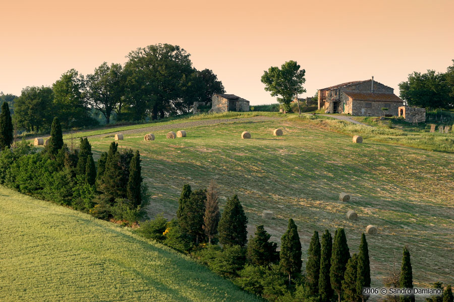 Rustico toscano al tramonto