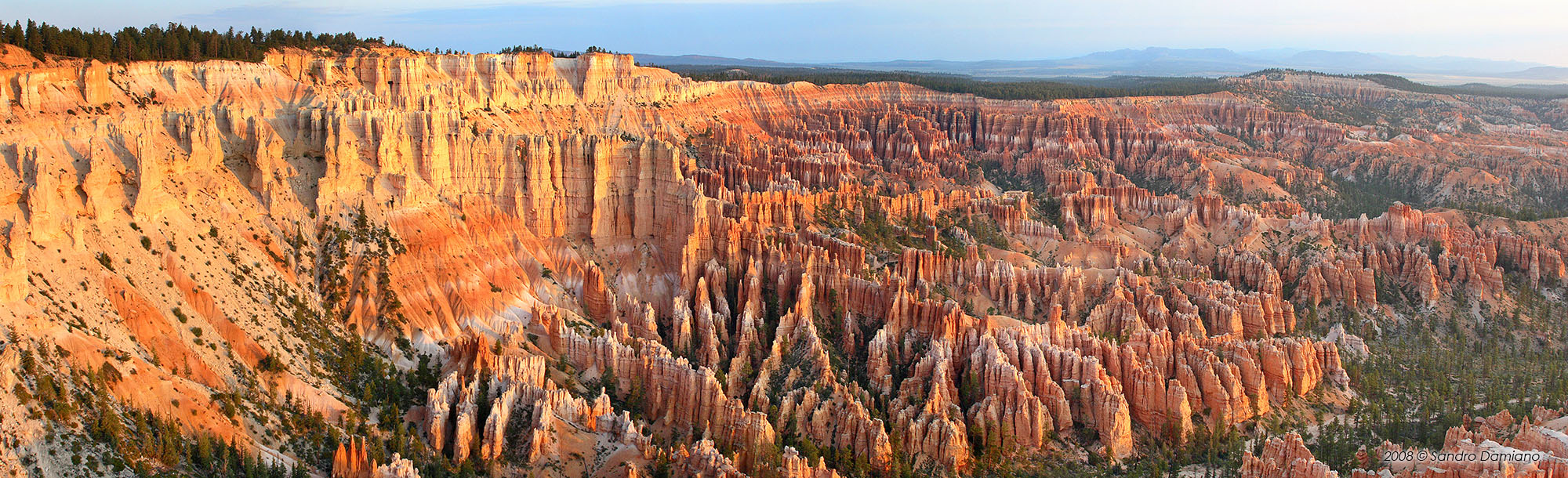 Panoramica del Bryce Canyon all'alba