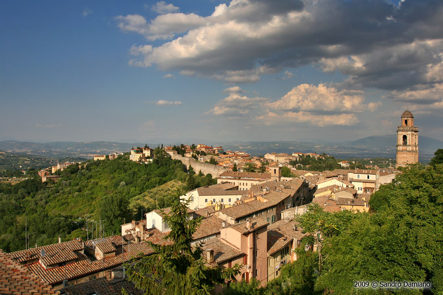 Panorama del borgo storico di Perugia a ridosso delle mura etrusche