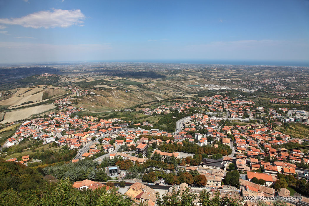 Visione delle Marche dalla funivia di San Marino