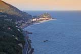 La baia dei Saraceni al tramonto (Varigotti)