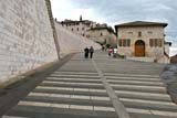 Salita verso la Basilica