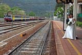 Giuliana e Marcello in stazione