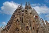 La maestosa facciata della Sagrada Família